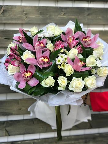 Букет цветов из: Розы и Хризантемы в Магистральном