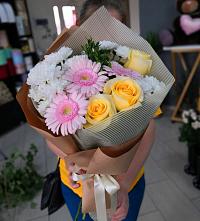 Букет цветов из:  Герберы, Розы и Хризантемы в Магистральном