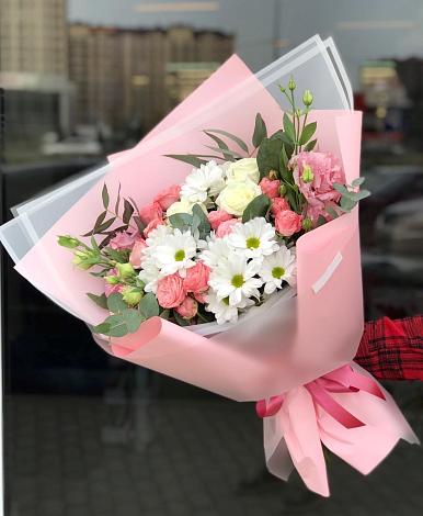 Букет цветов из: Розы, Лизиантусы и Хризантемы в Магистральном